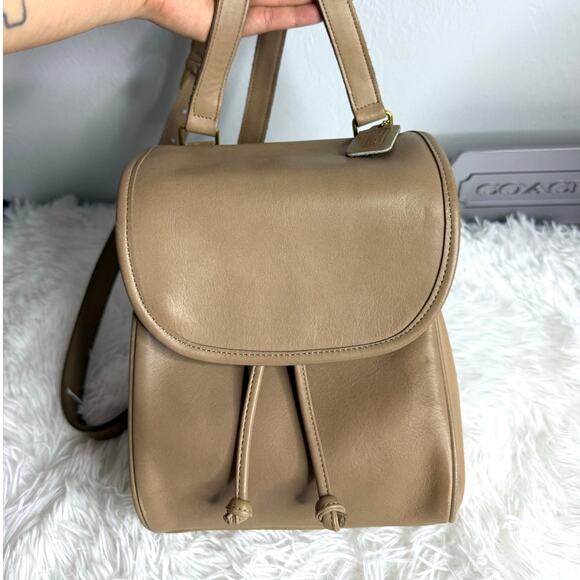 Vintage Coach Taupe 4029 Flap Drawstring 1980s Crossbody Shoulder Bag - Picture 2 of 14